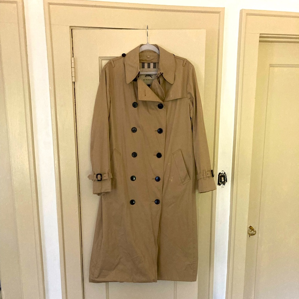 Women’s Burberry Trench Coat- Kensington